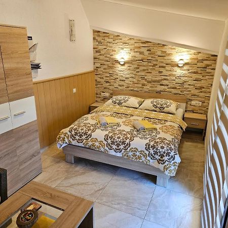 פולה Apartments Maletic מראה חיצוני תמונה