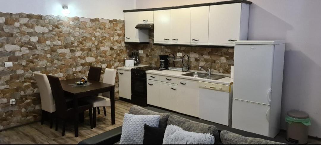 פולה Apartments Maletic מראה חיצוני תמונה
