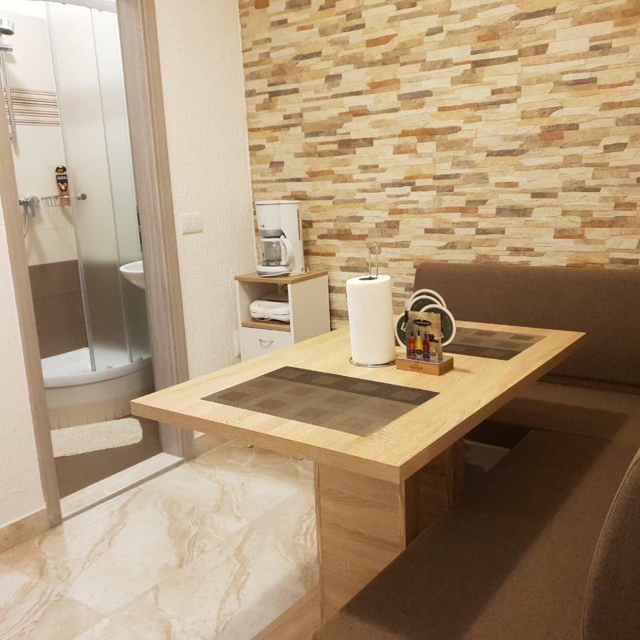 פולה Apartments Maletic מראה חיצוני תמונה