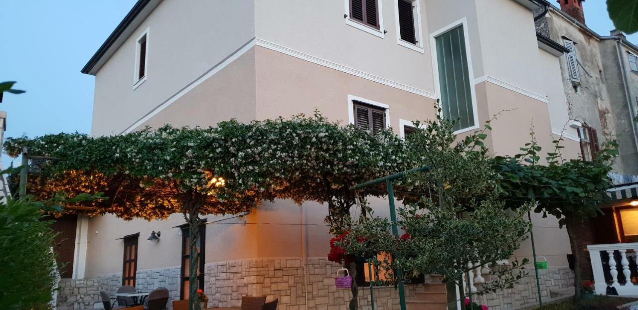 פולה Apartments Maletic מראה חיצוני תמונה